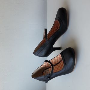 Bettie Page black mary jane kitten heels. excellent condition. Never worn